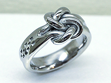 沖縄発祥の「結び指輪」