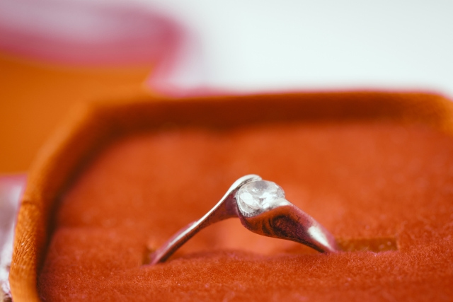 結婚指輪・婚約指輪が高額な理由は？